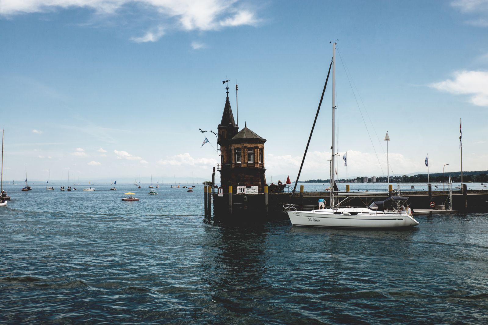 Hafen von Konstanz mit Blick auf den Bodensee